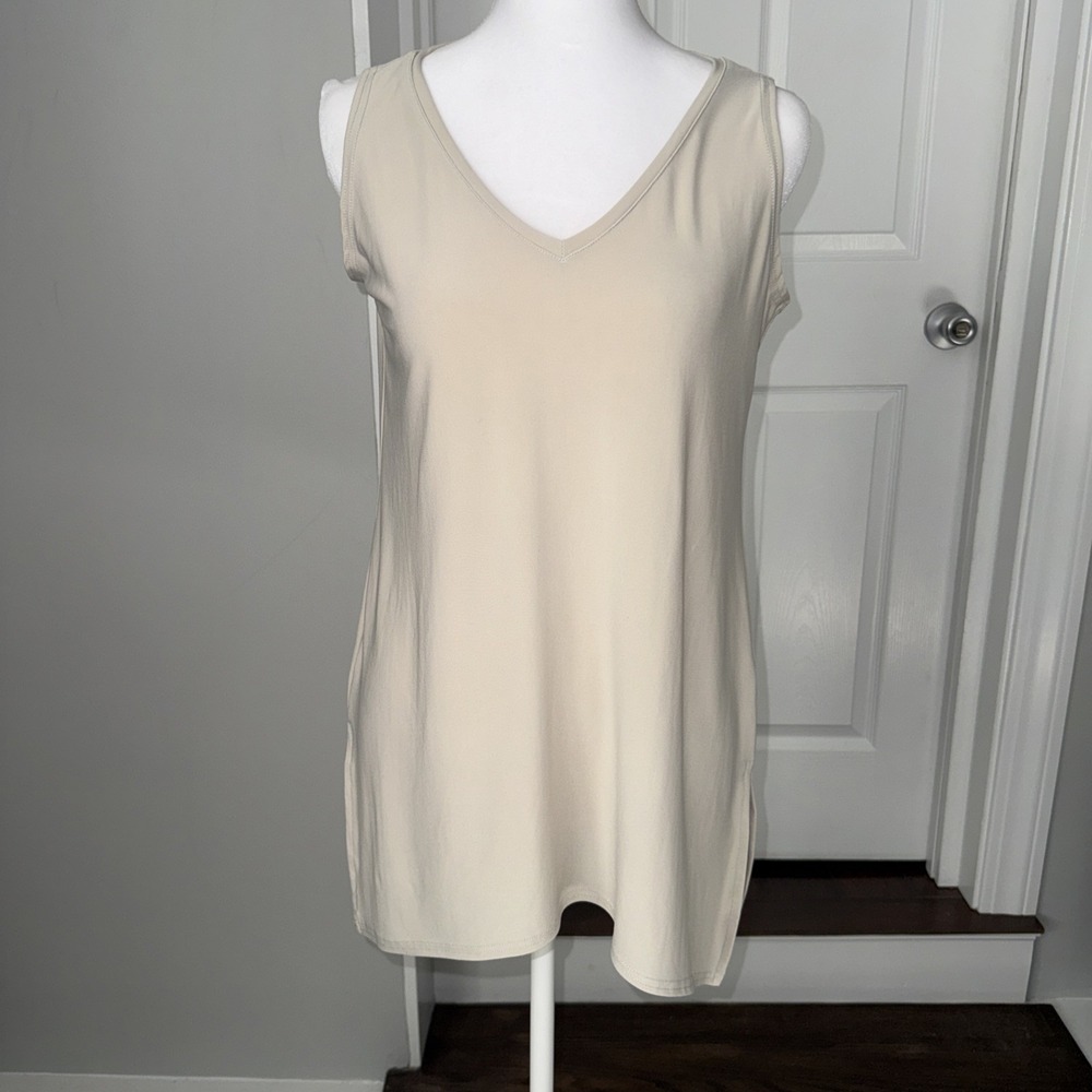 Sympli Go To V Neck Tank Relax Beige Sz Split Side Minimalist Quiet Luxury Basic